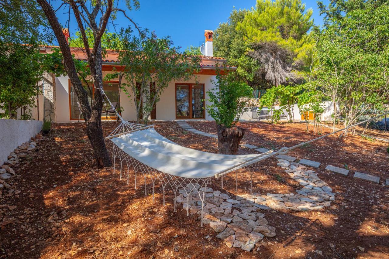 Al Pino Blue Property Premantura Exterior photo