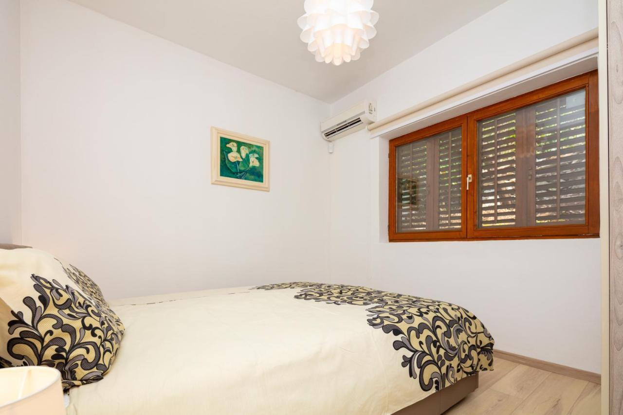 Al Pino Blue Property Premantura Exterior photo
