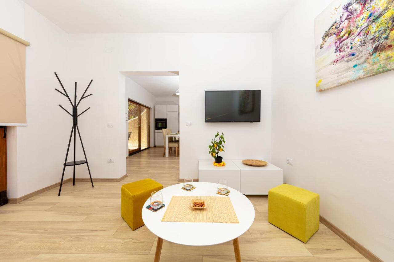 Al Pino Blue Property Premantura Exterior photo