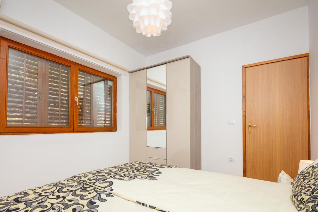 Al Pino Blue Property Premantura Exterior photo