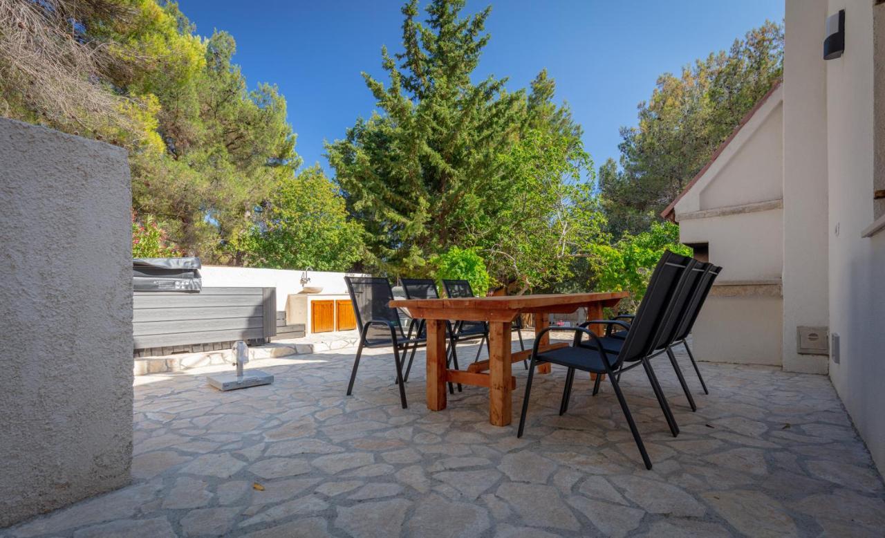 Al Pino Blue Property Premantura Exterior photo