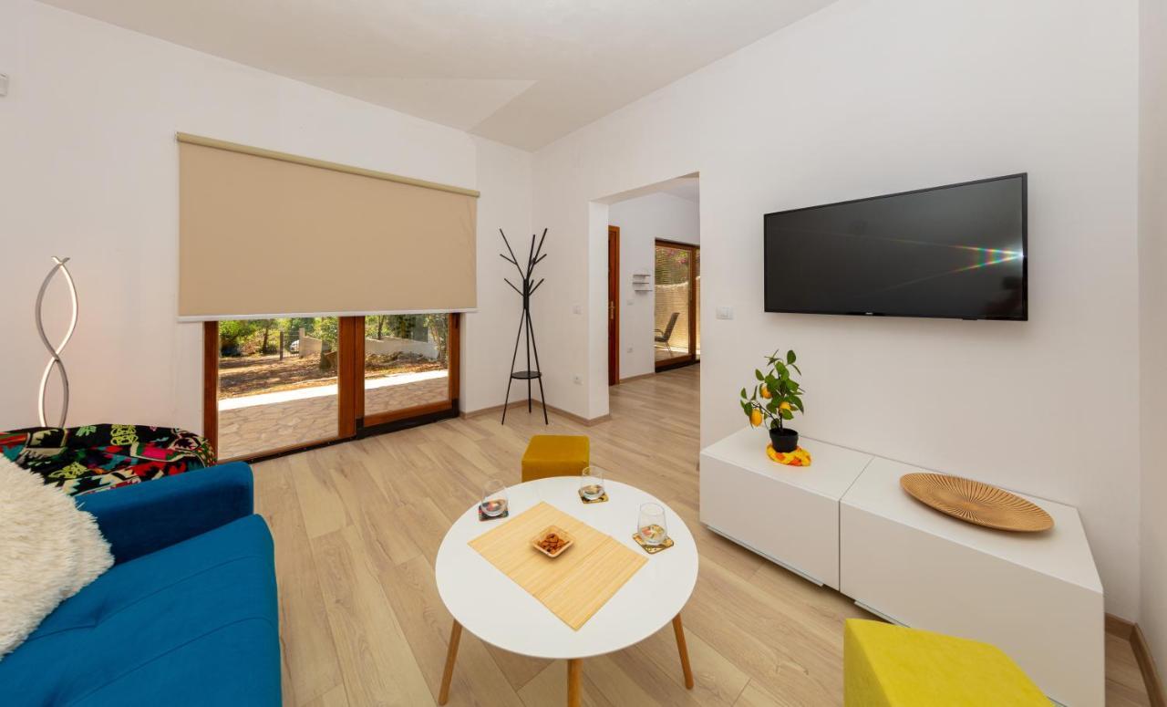 Al Pino Blue Property Premantura Exterior photo